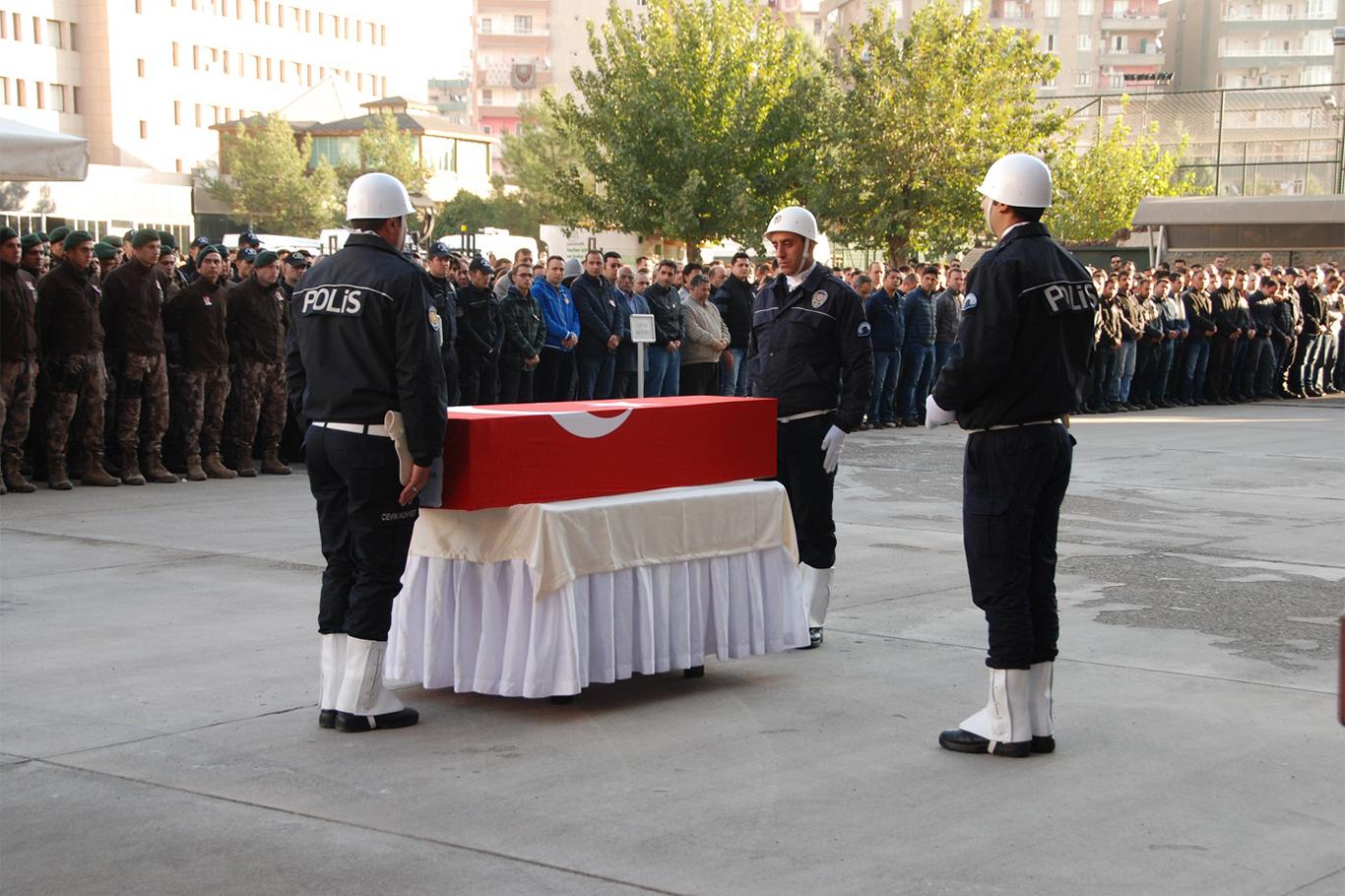 Diyarbakır’daki operasyonda hayatını kaybeden polis memleketine gönderildi